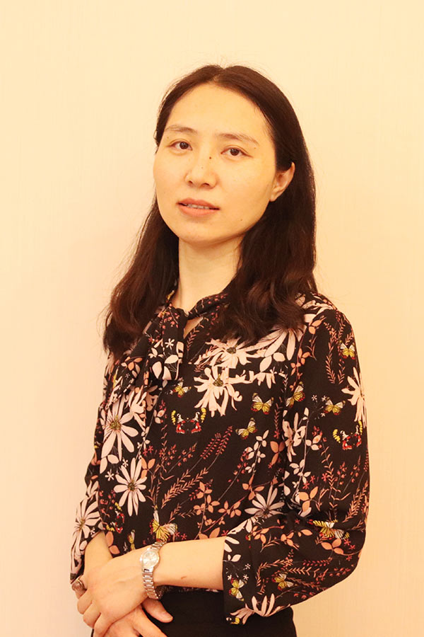 石泉王晓娜 研究生学历,毕业于华南师范大学